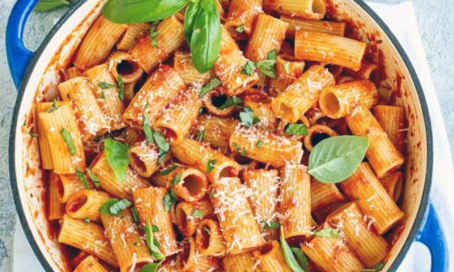 Rigatoni Pomodoro pasta in a bowl